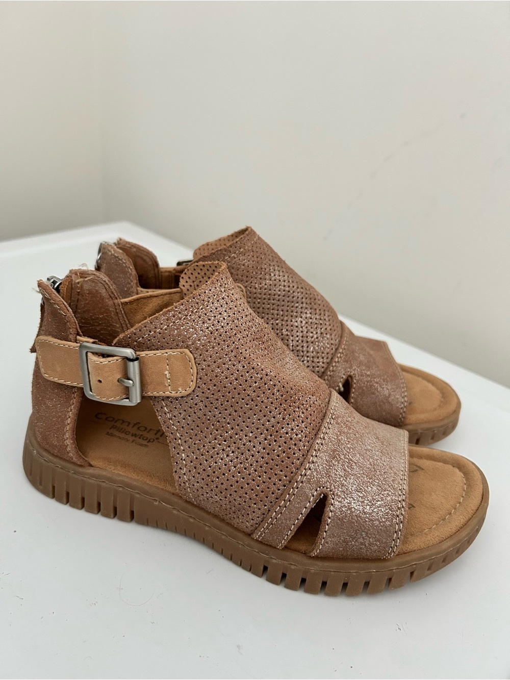 Comfortiva Sandals Frosted Tan Size 6 W Wide